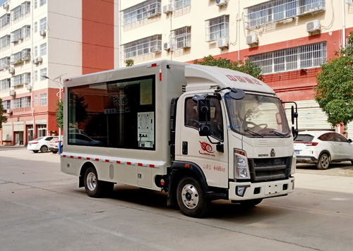 重汽2轴宣传车