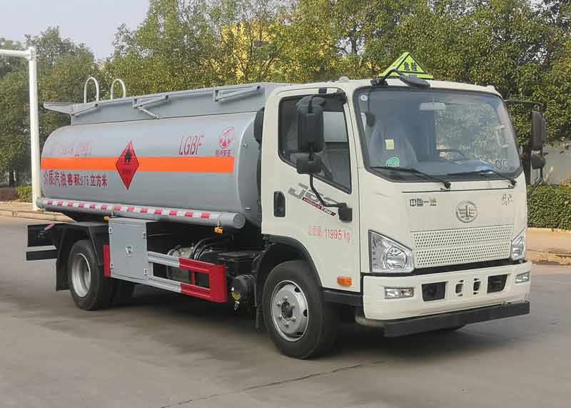 解放9.75方加油车