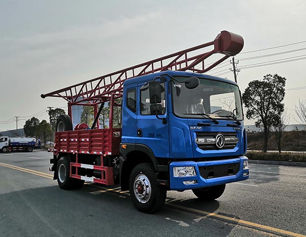 东风2轴钻机车