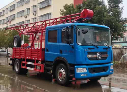东风2轴钻机车