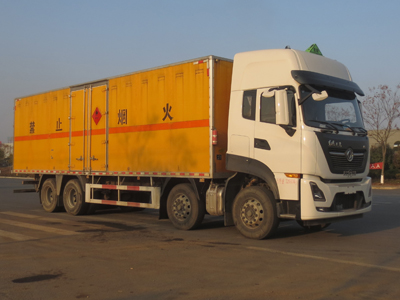 东风4轴易燃液体厢式运输车