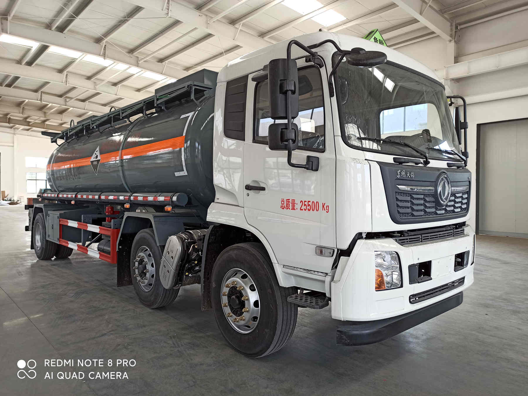 东风14.4方腐蚀性物品罐式运输车