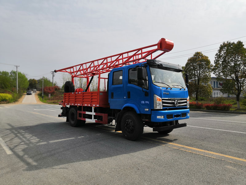 东风2轴钻机车