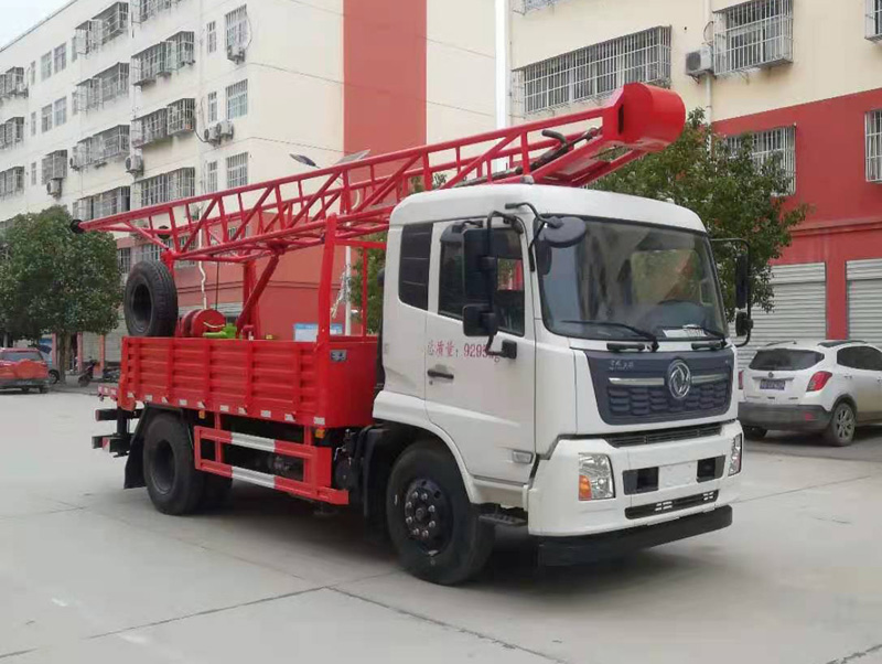 东风2轴钻机车
