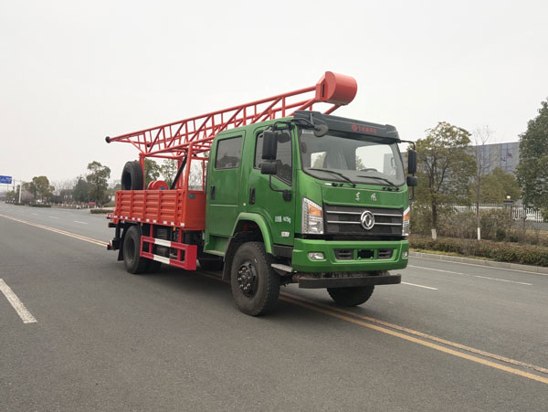 东风2轴钻机车