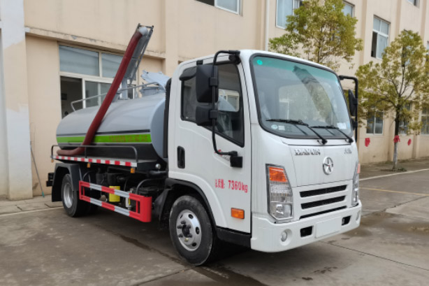 大运4.67方吸粪车