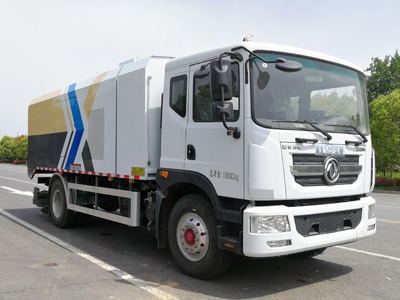 东风2轴吸尘车