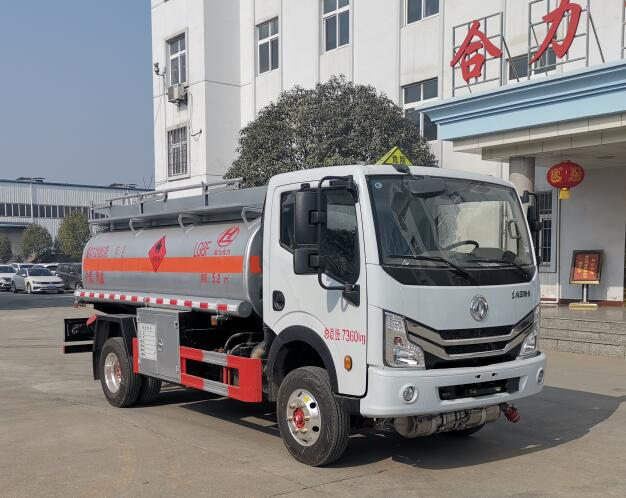 东风4.96方加油车