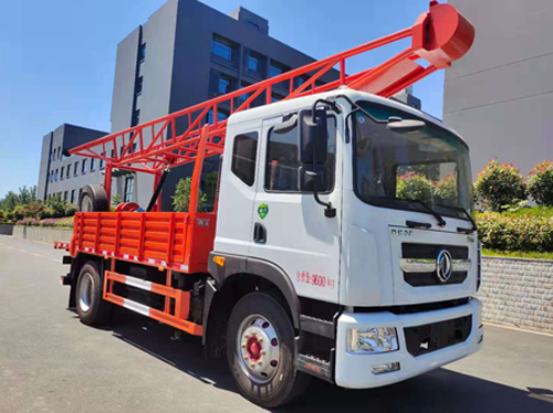 东风2轴钻机车