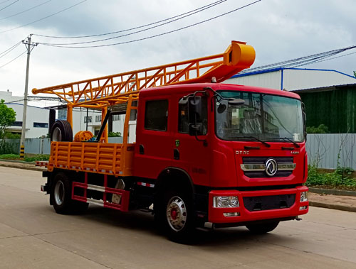 东风2轴钻机车