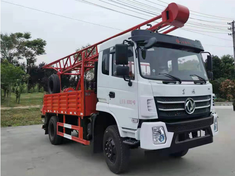 东风2轴钻机车