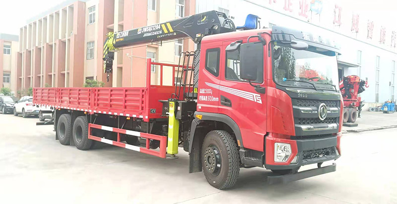东风3轴随车起重运输车