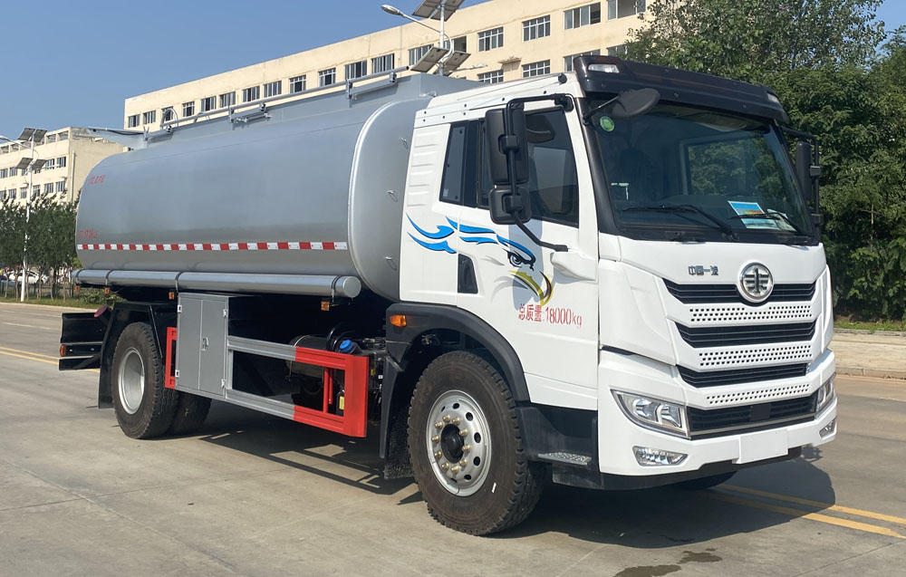 解放17.35方供液车