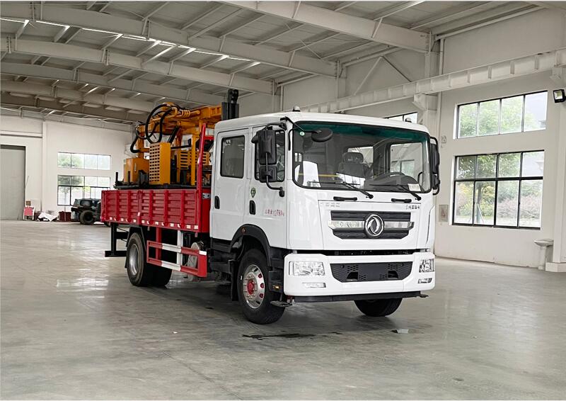 东风2轴钻机车