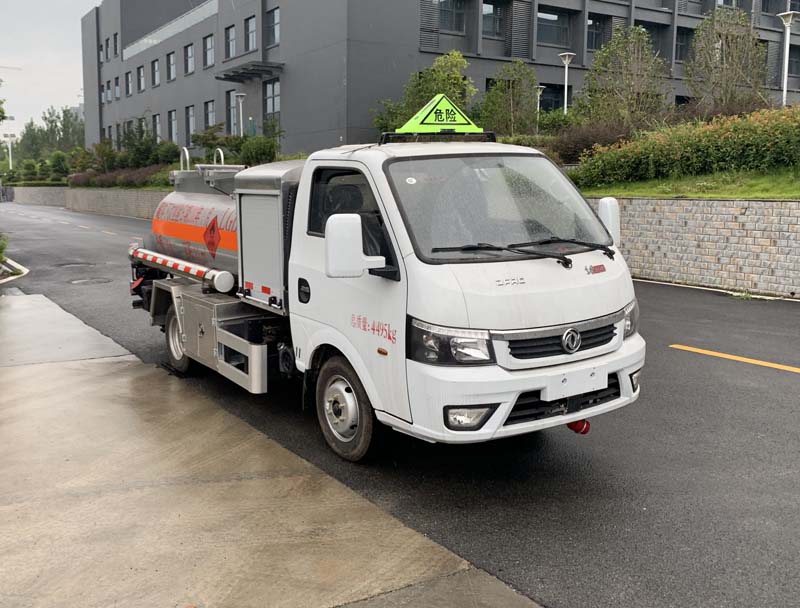 东风2.3方加油车