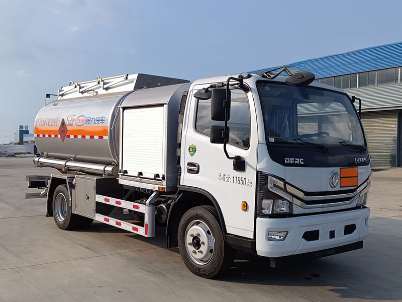 东风8.5方飞机加油车