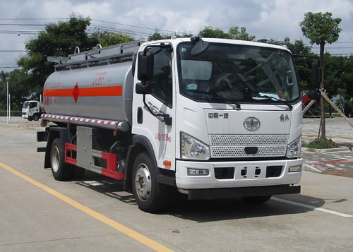 解放8.4方加油车