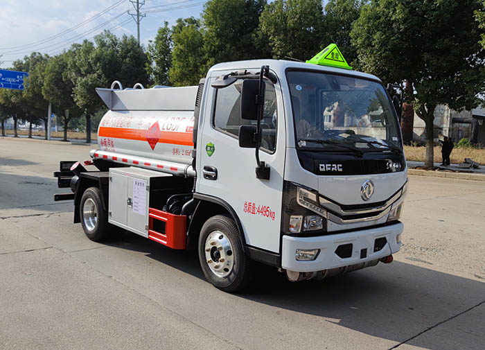 东风2.15方加油车