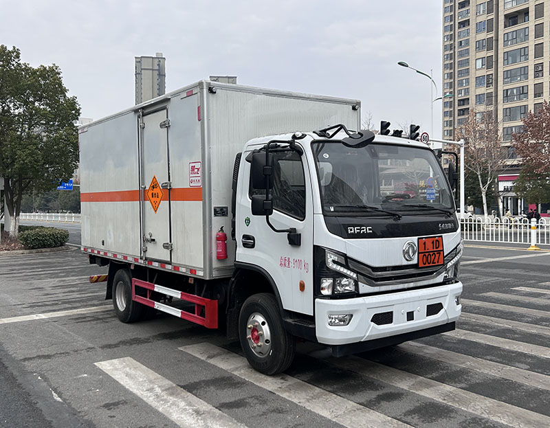 东风2轴爆破器材运输车