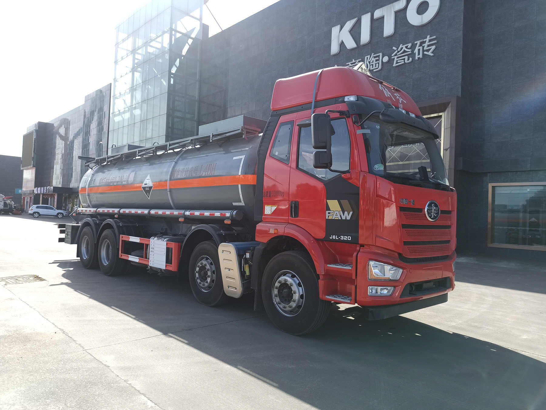 解放18.6方腐蚀性物品罐式运输车