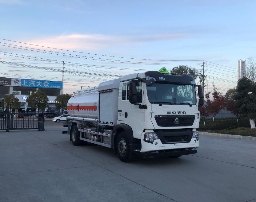 重汽11.8方飞机加油车