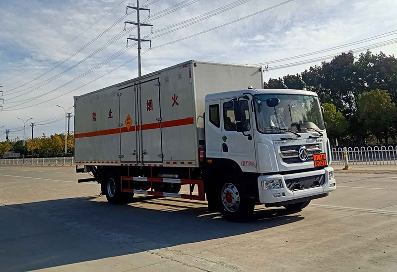 东风2轴爆破器材运输车