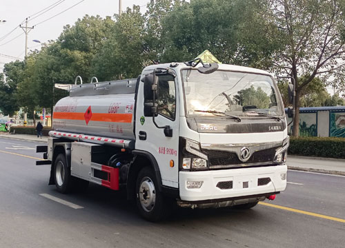 东风6.3方加油车