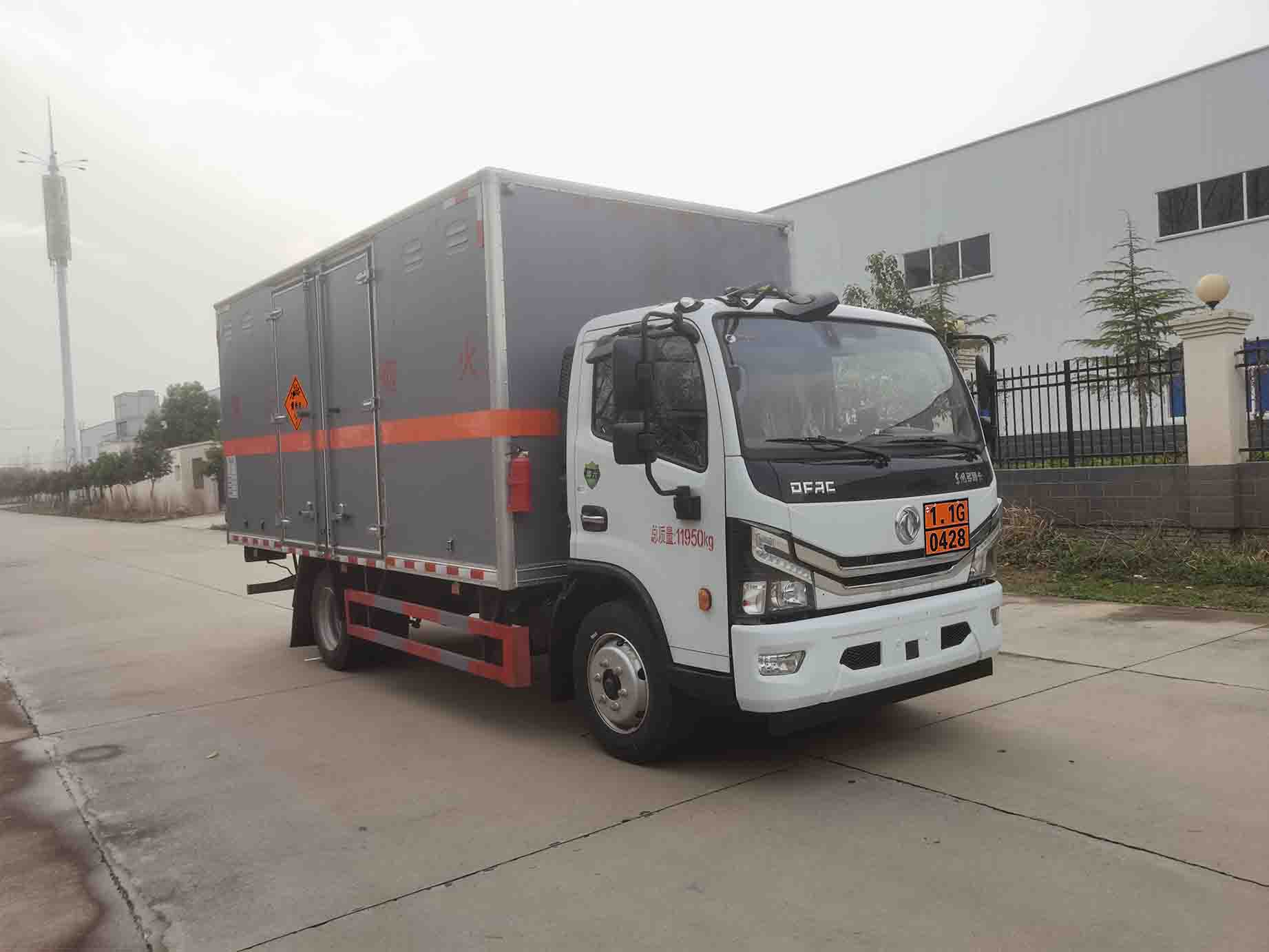 东风2轴爆破器材运输车