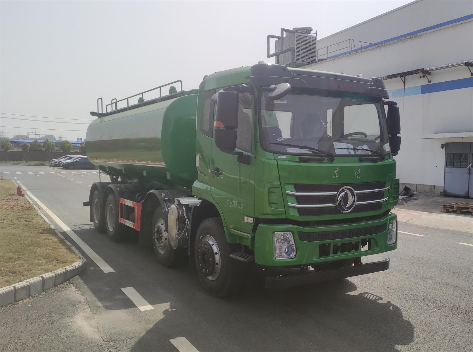东风17.86方污泥自卸车