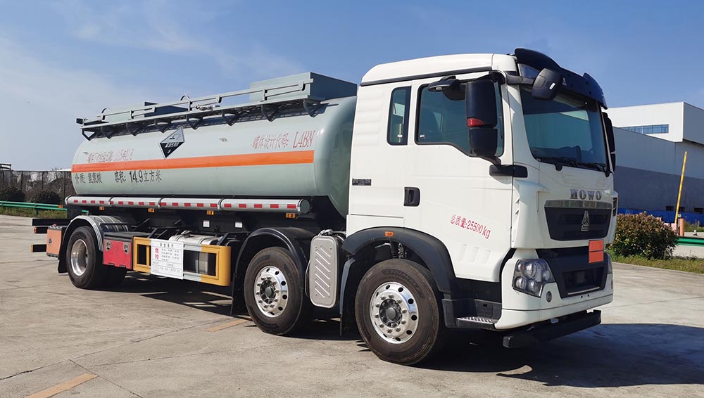 重汽14.9方腐蚀性物品罐式运输车