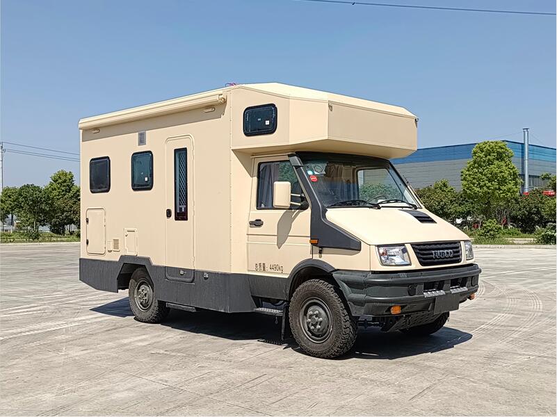 跃进2轴旅居车