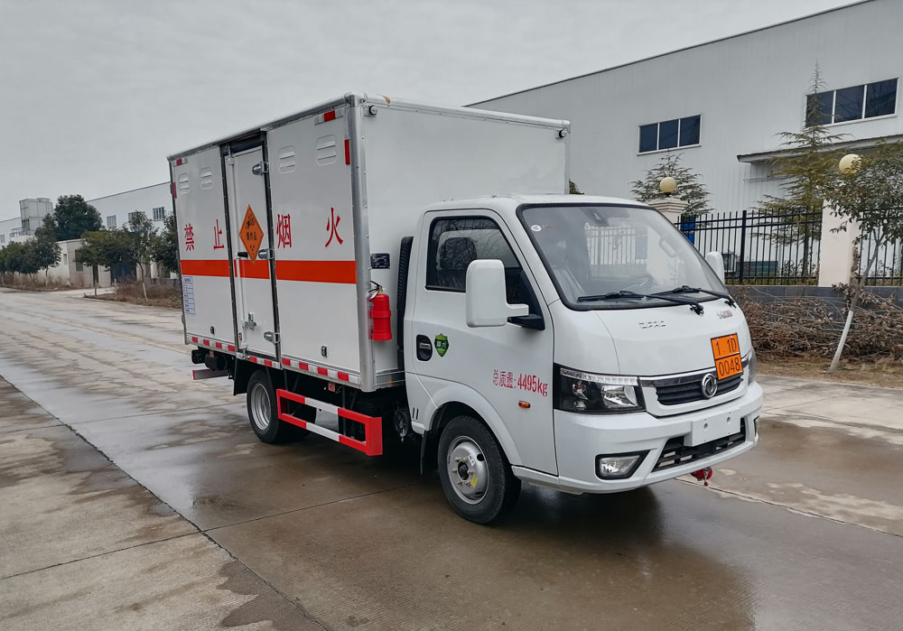 东风2轴爆破器材运输车